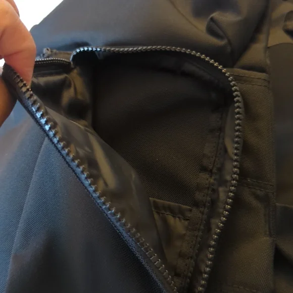 Lululemon Black Backpack Circa 2009 - Picture 4 of 10